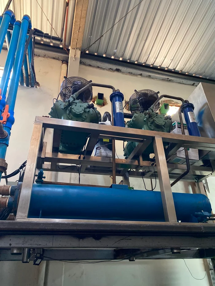 Conjunto de compressores de uma instalação frigorífica